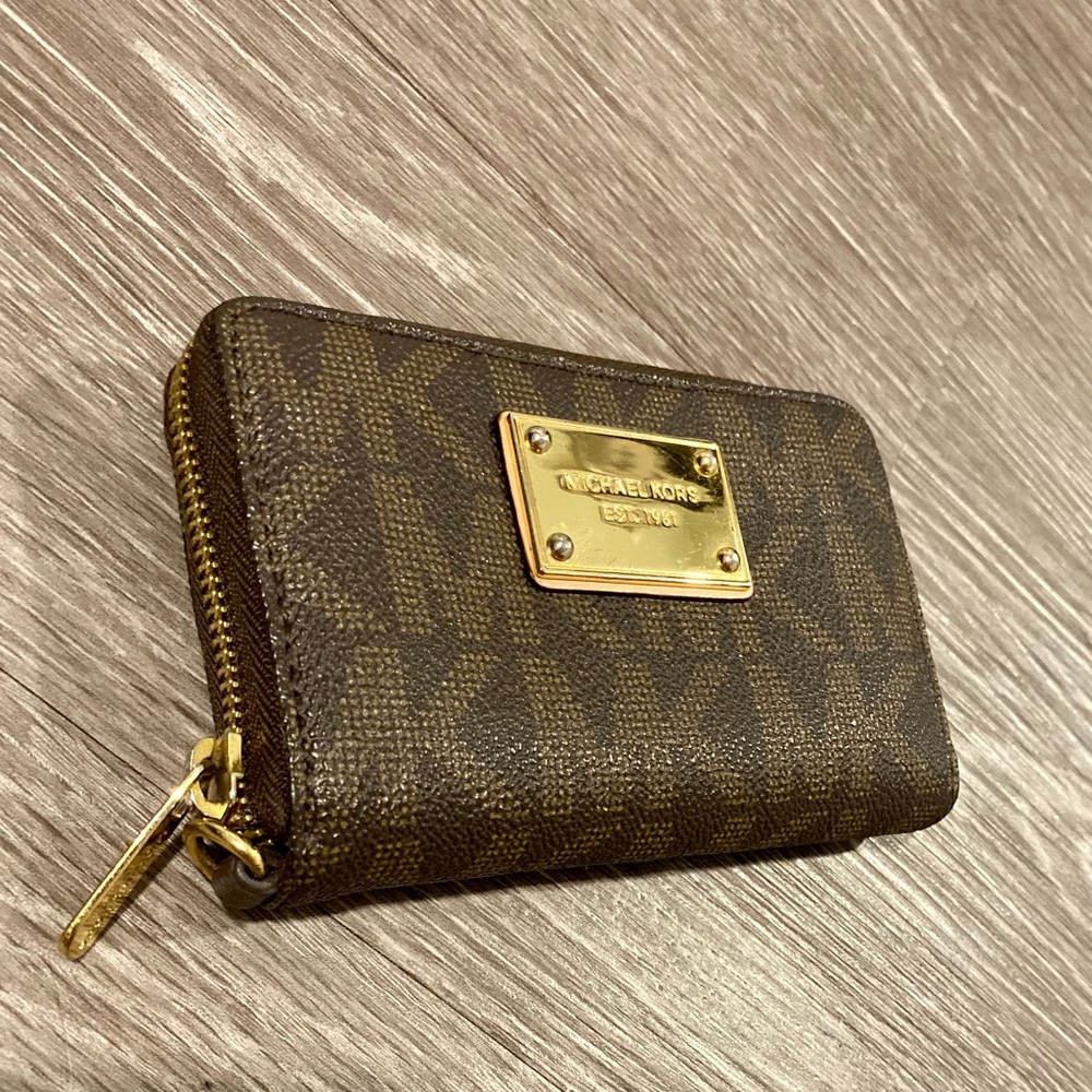 Authentic Michael Kors zip wallet